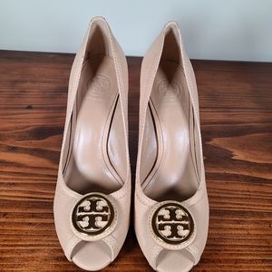 Tory Burch Wedges Tan Size 8.5